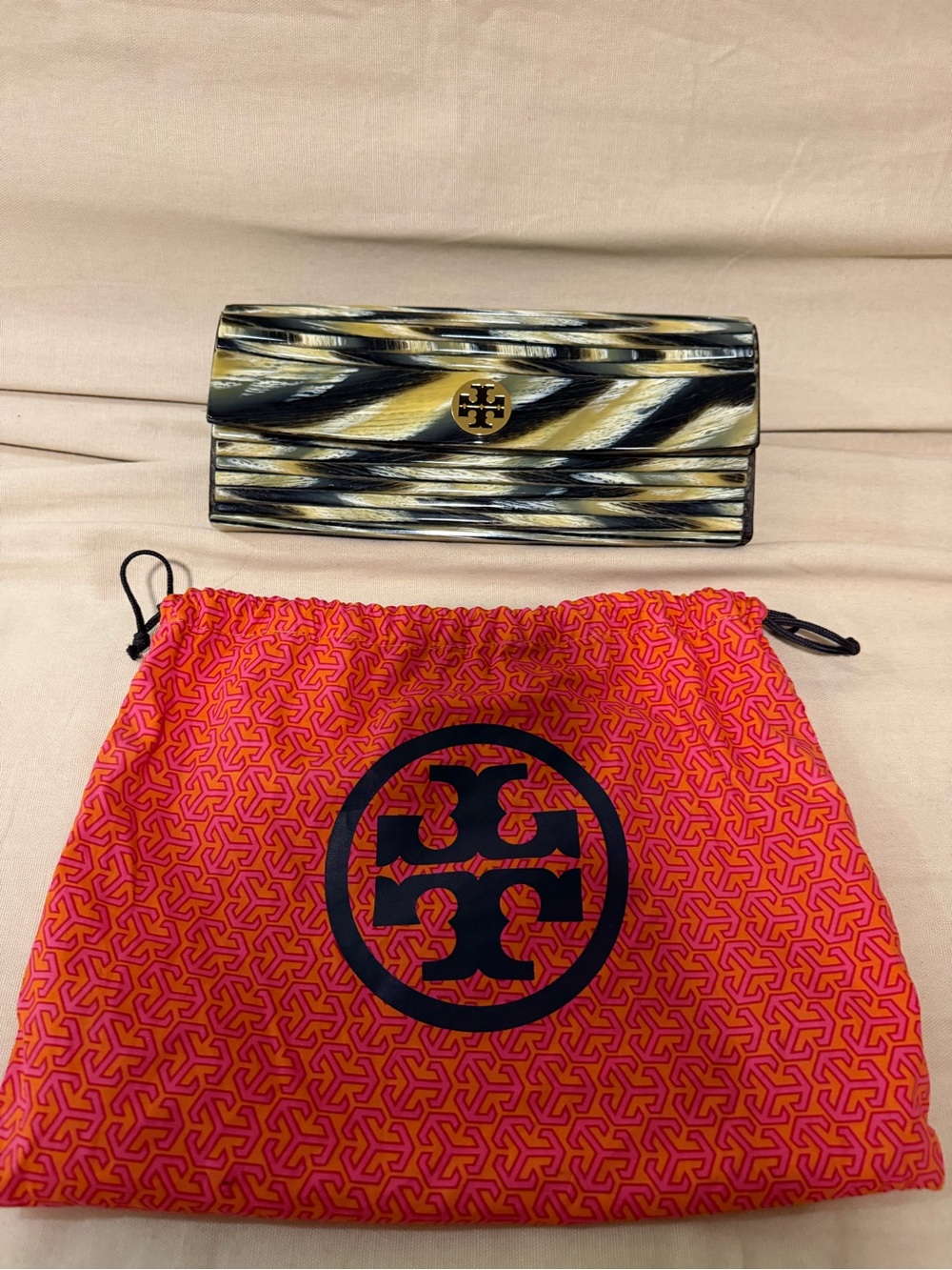 Tory Burch Kerry Faux Horn Resin Clutch Black, Ivory, Gold